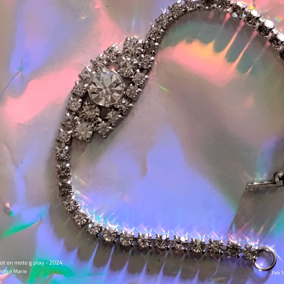 Sparkling Silver Rhinestone Brooch - Picture 2 of 3